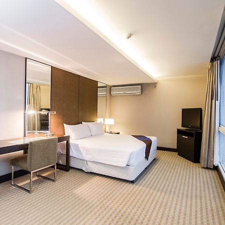 The Narathiwas Hotel & Residence Sathorn Bangkok Extérieur photo