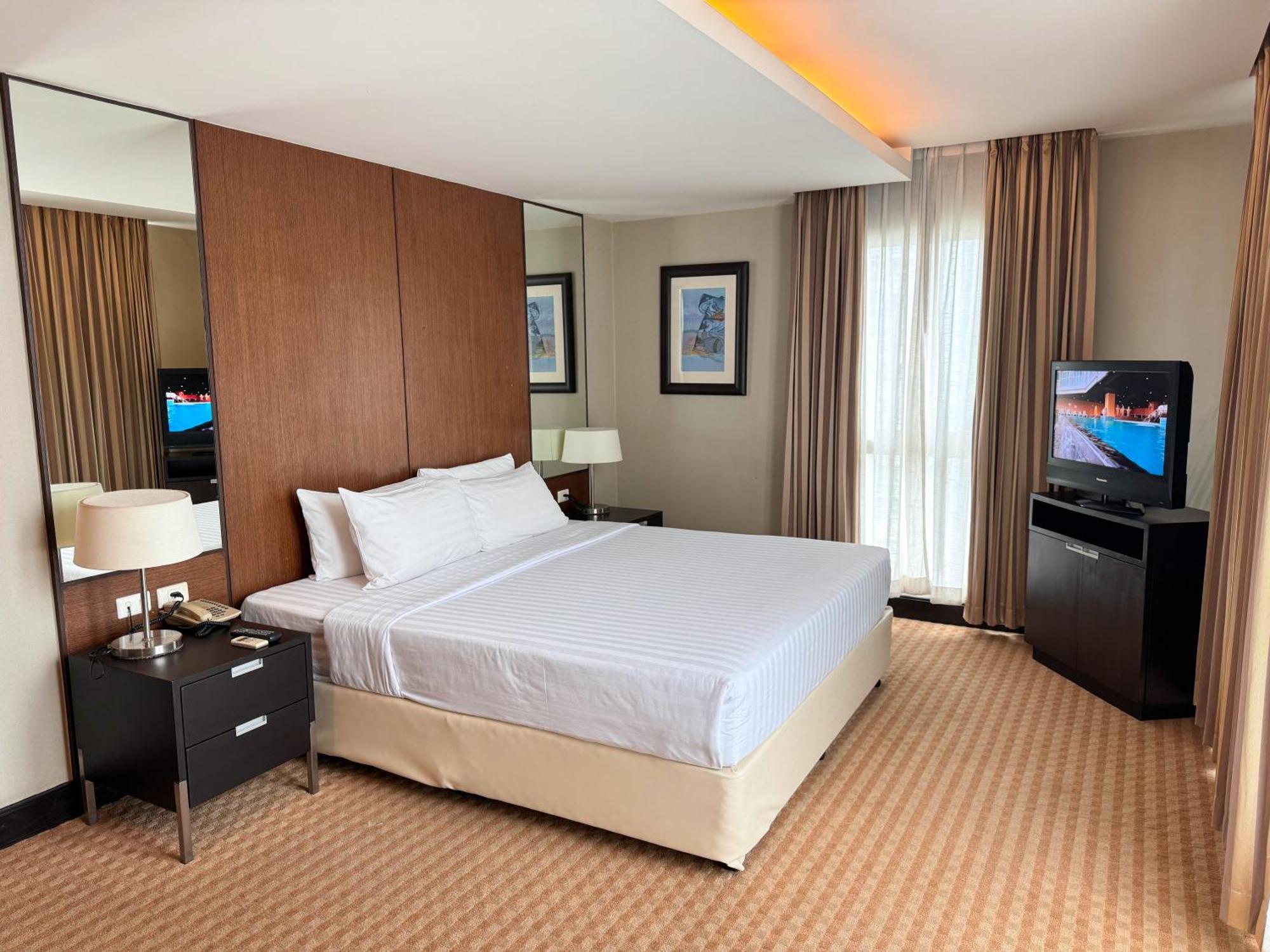 The Narathiwas Hotel & Residence Sathorn Bangkok Extérieur photo