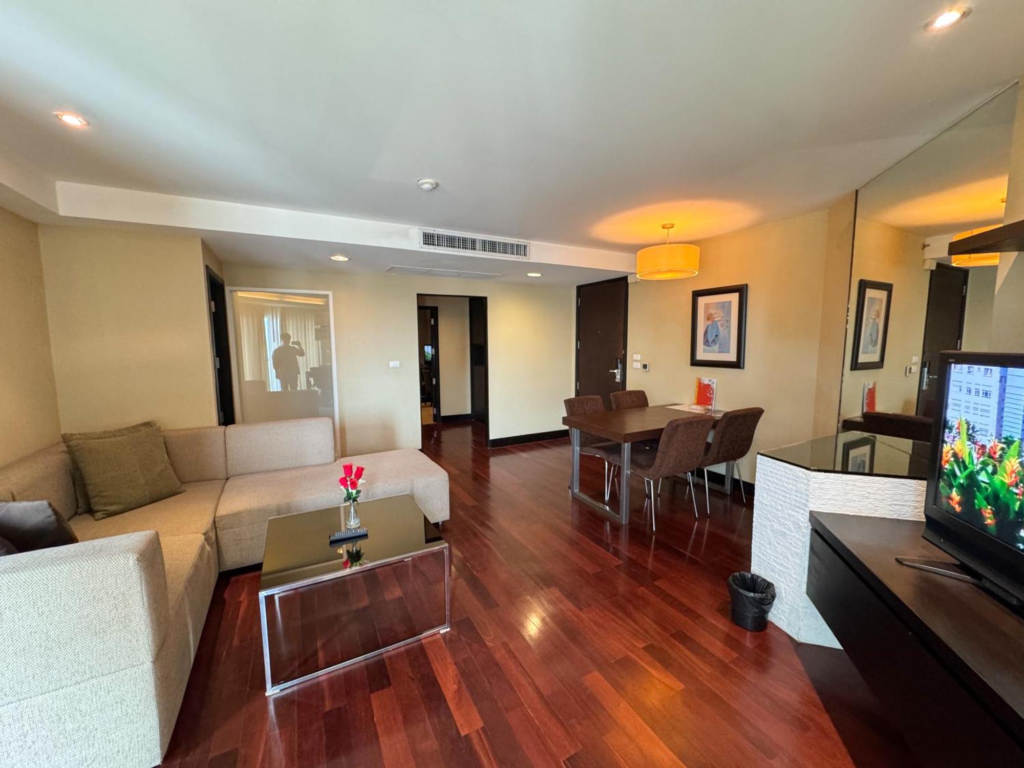 The Narathiwas Hotel & Residence Sathorn Bangkok Extérieur photo