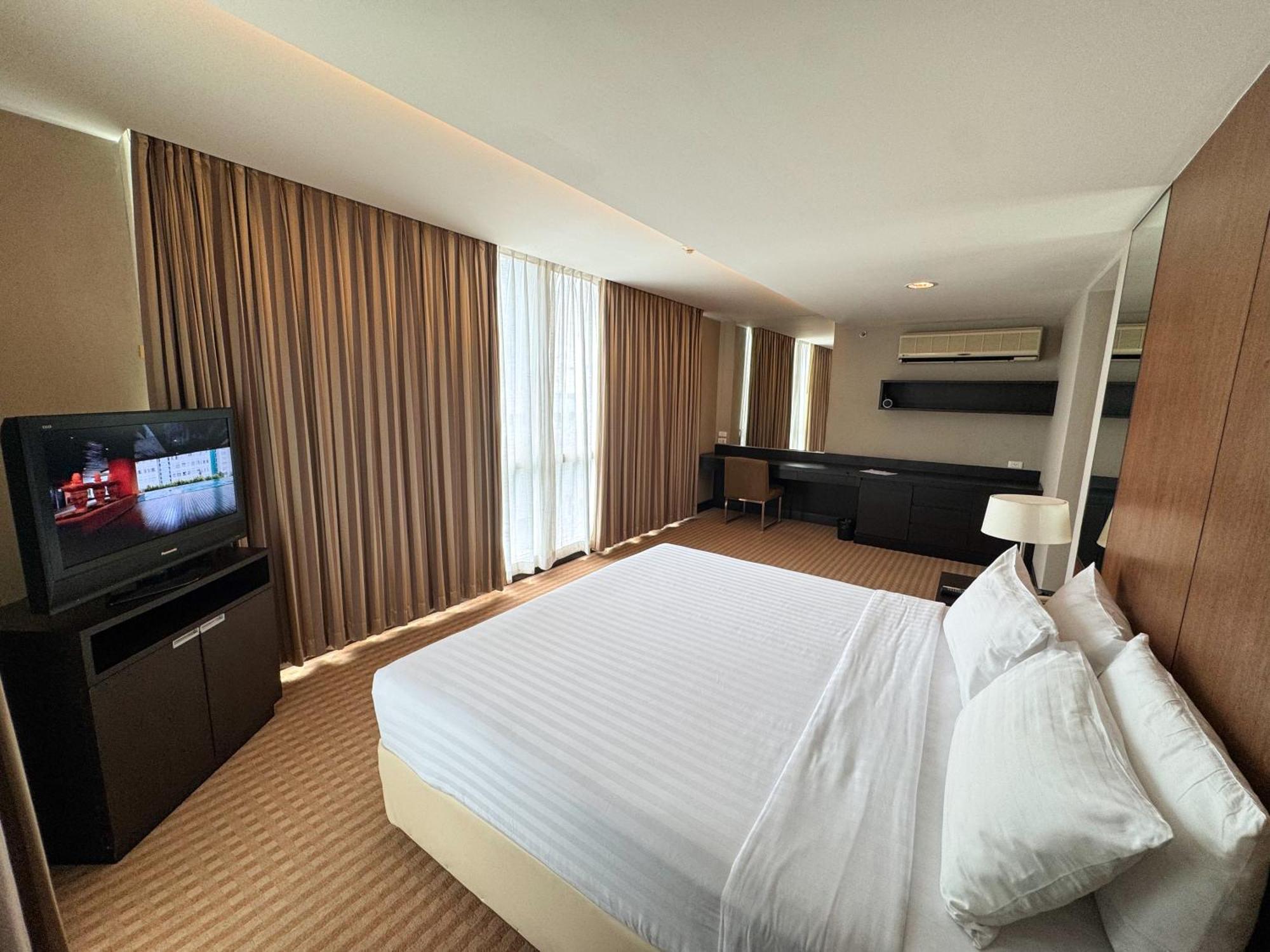 The Narathiwas Hotel & Residence Sathorn Bangkok Extérieur photo