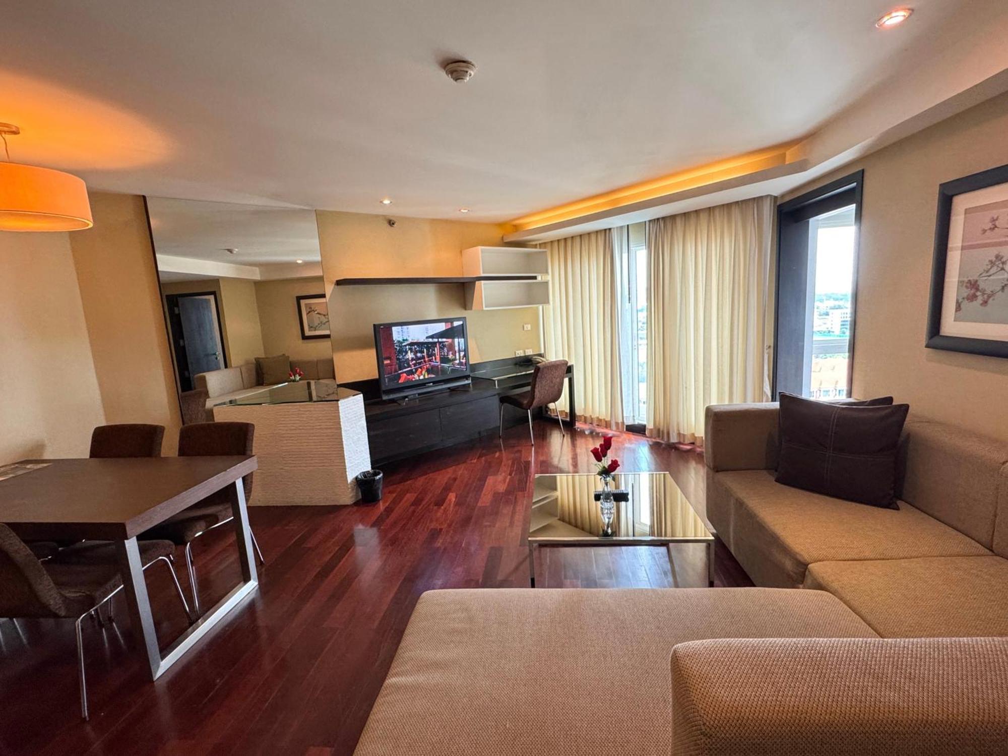 The Narathiwas Hotel & Residence Sathorn Bangkok Extérieur photo