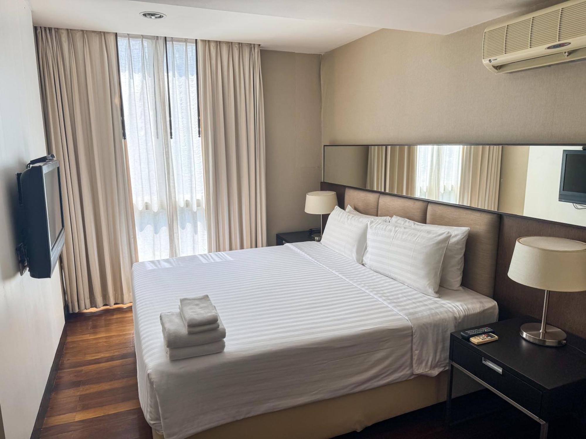 The Narathiwas Hotel & Residence Sathorn Bangkok Extérieur photo