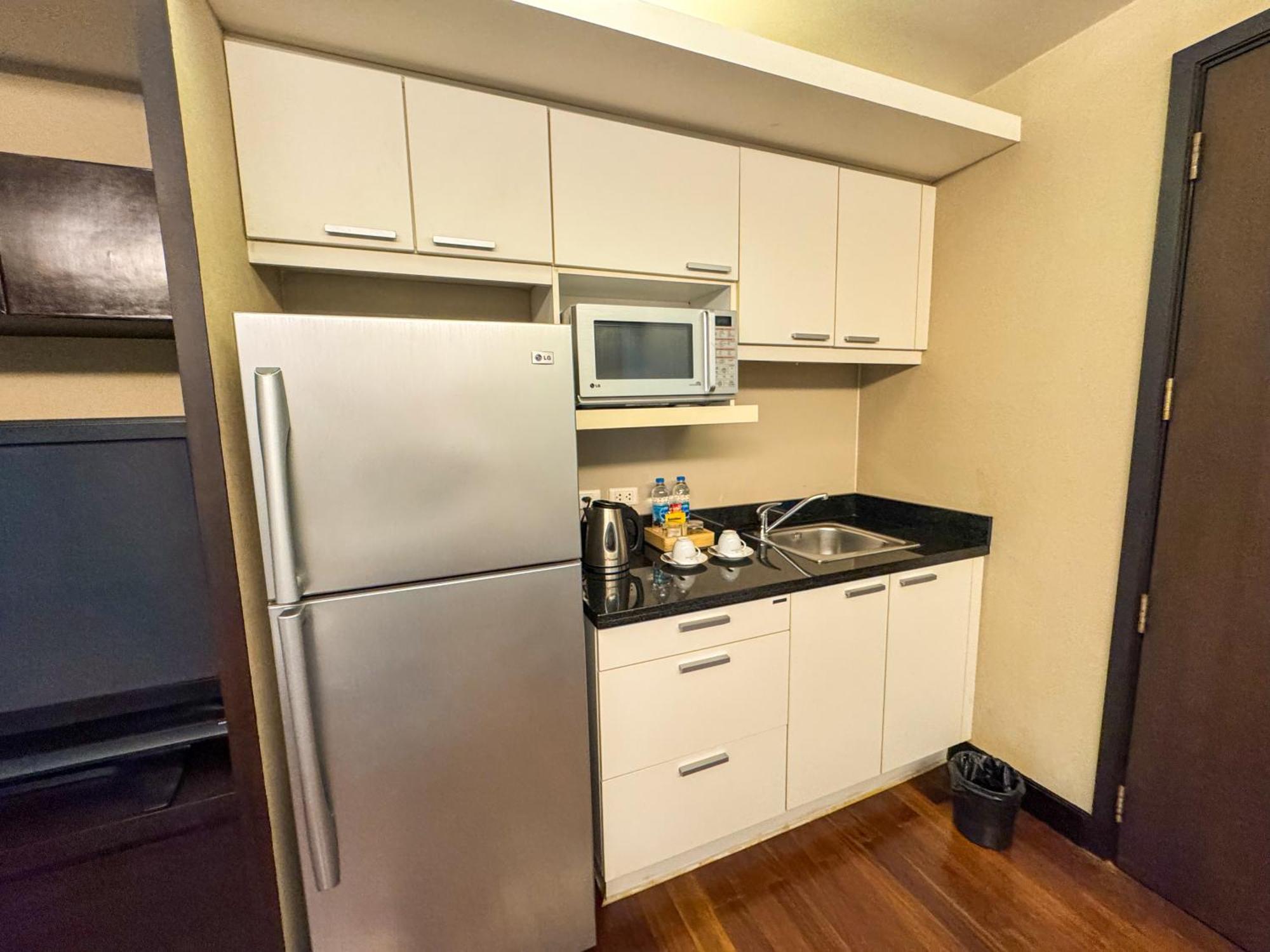 The Narathiwas Hotel & Residence Sathorn Bangkok Extérieur photo