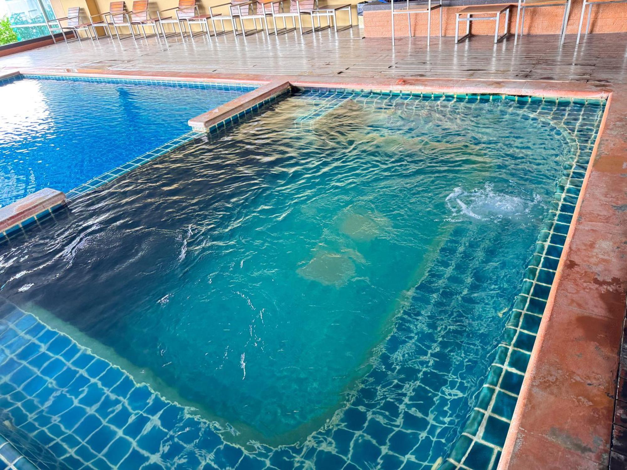 The Narathiwas Hotel & Residence Sathorn Bangkok Extérieur photo