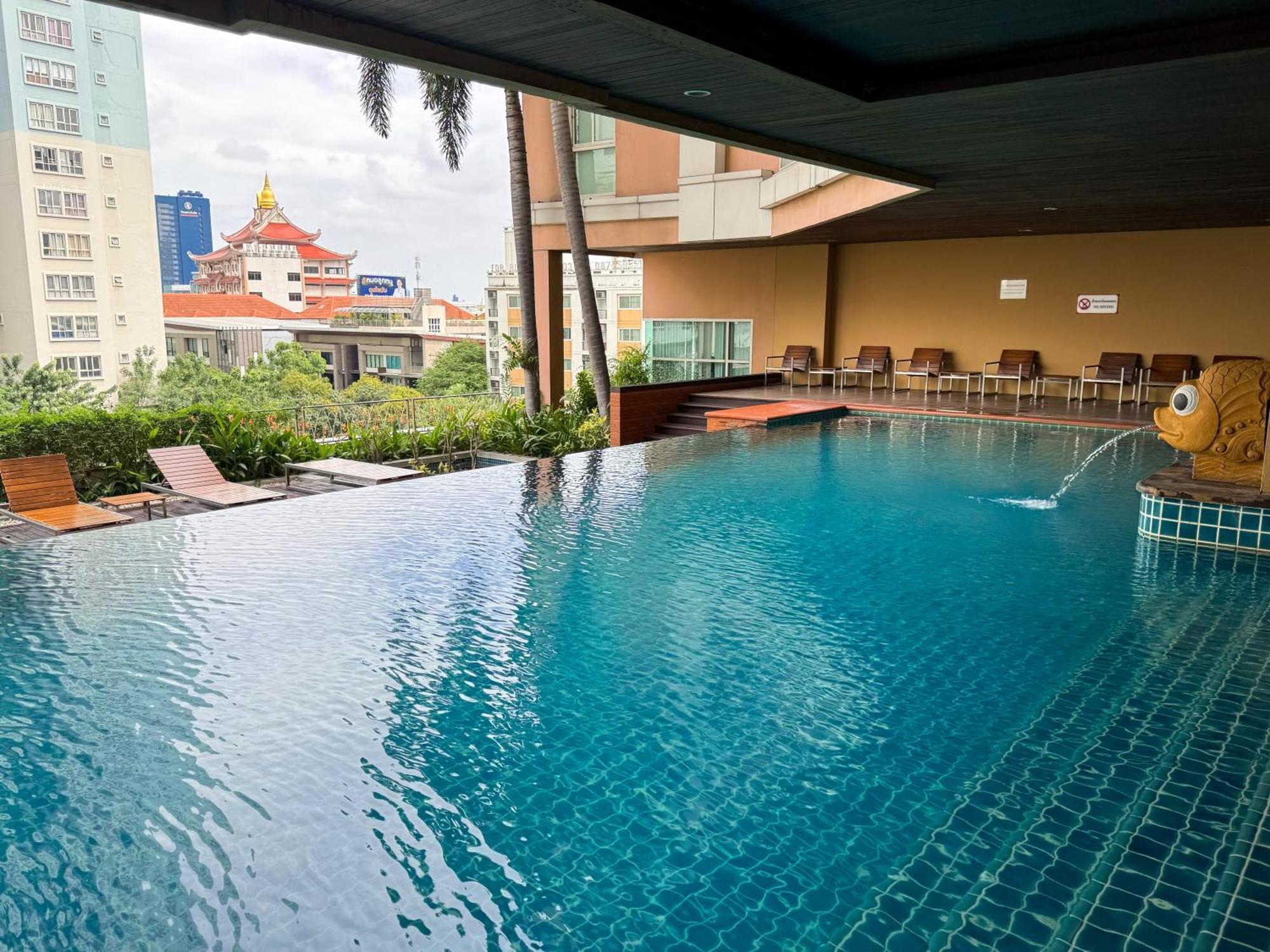 The Narathiwas Hotel & Residence Sathorn Bangkok Extérieur photo