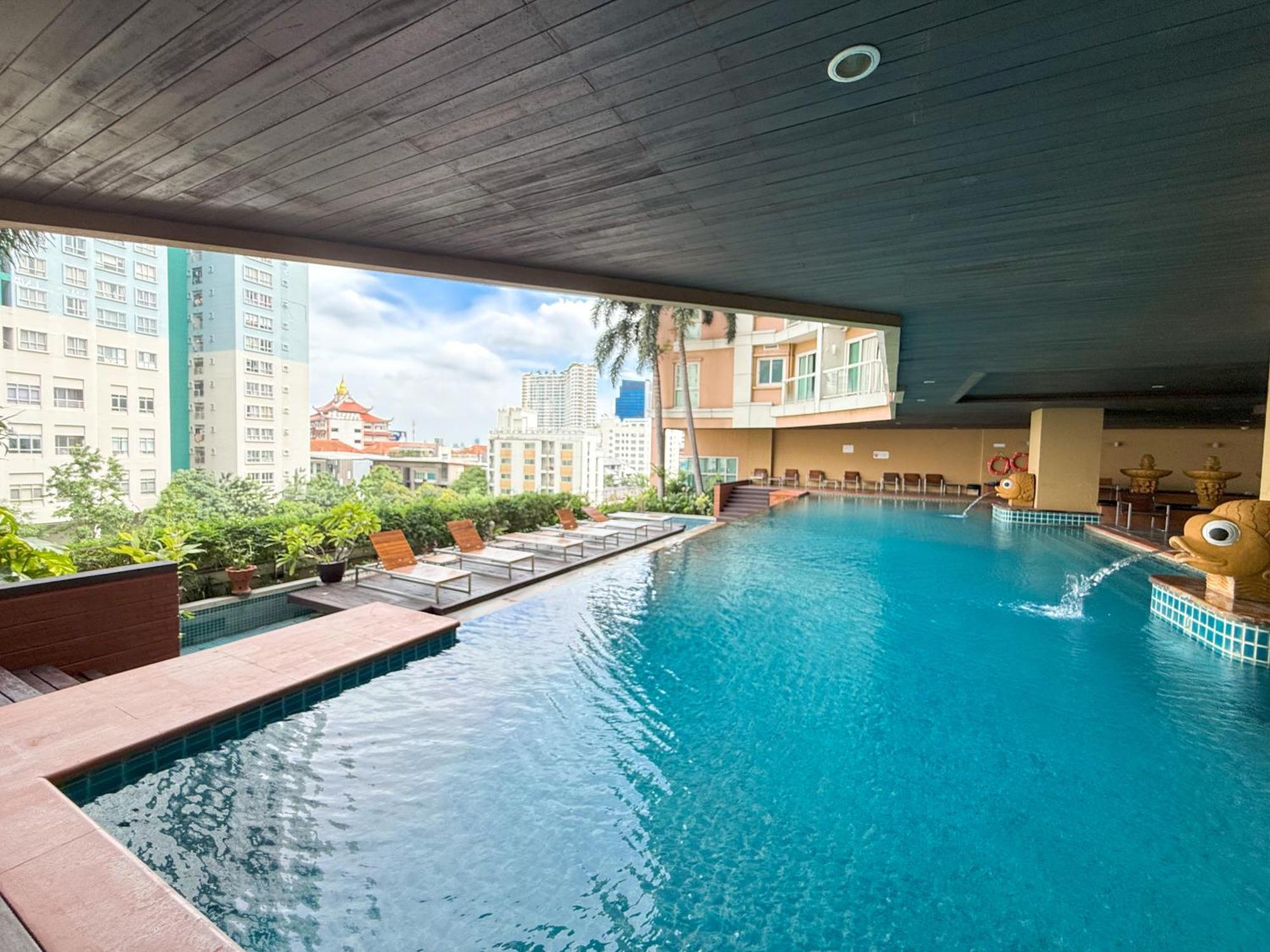 The Narathiwas Hotel & Residence Sathorn Bangkok Extérieur photo