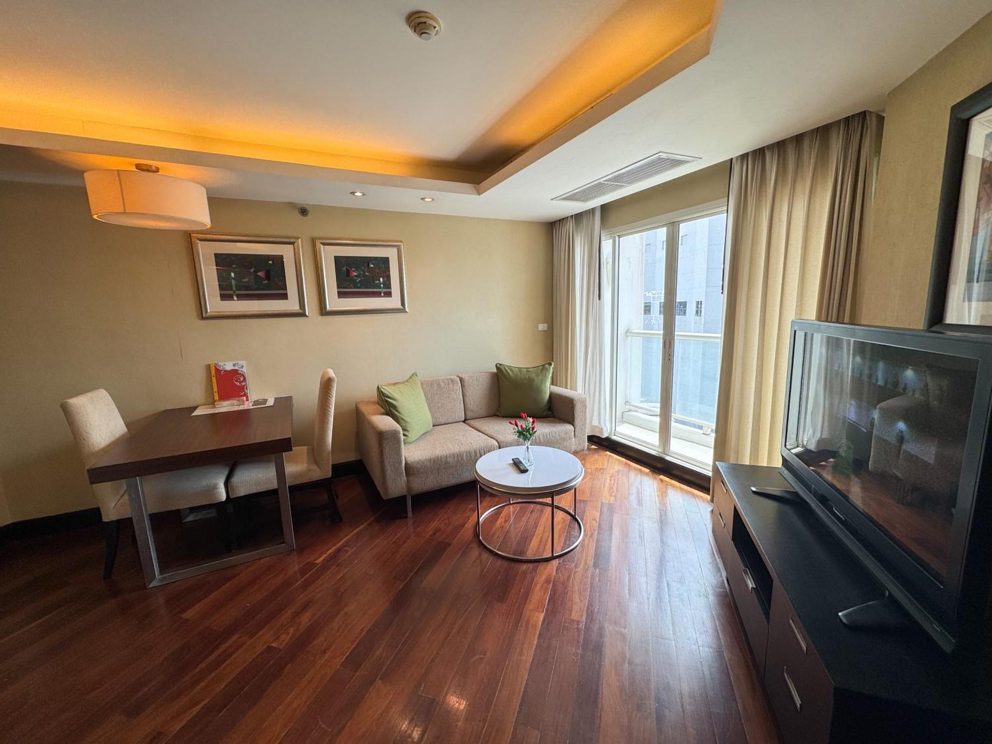 The Narathiwas Hotel & Residence Sathorn Bangkok Extérieur photo