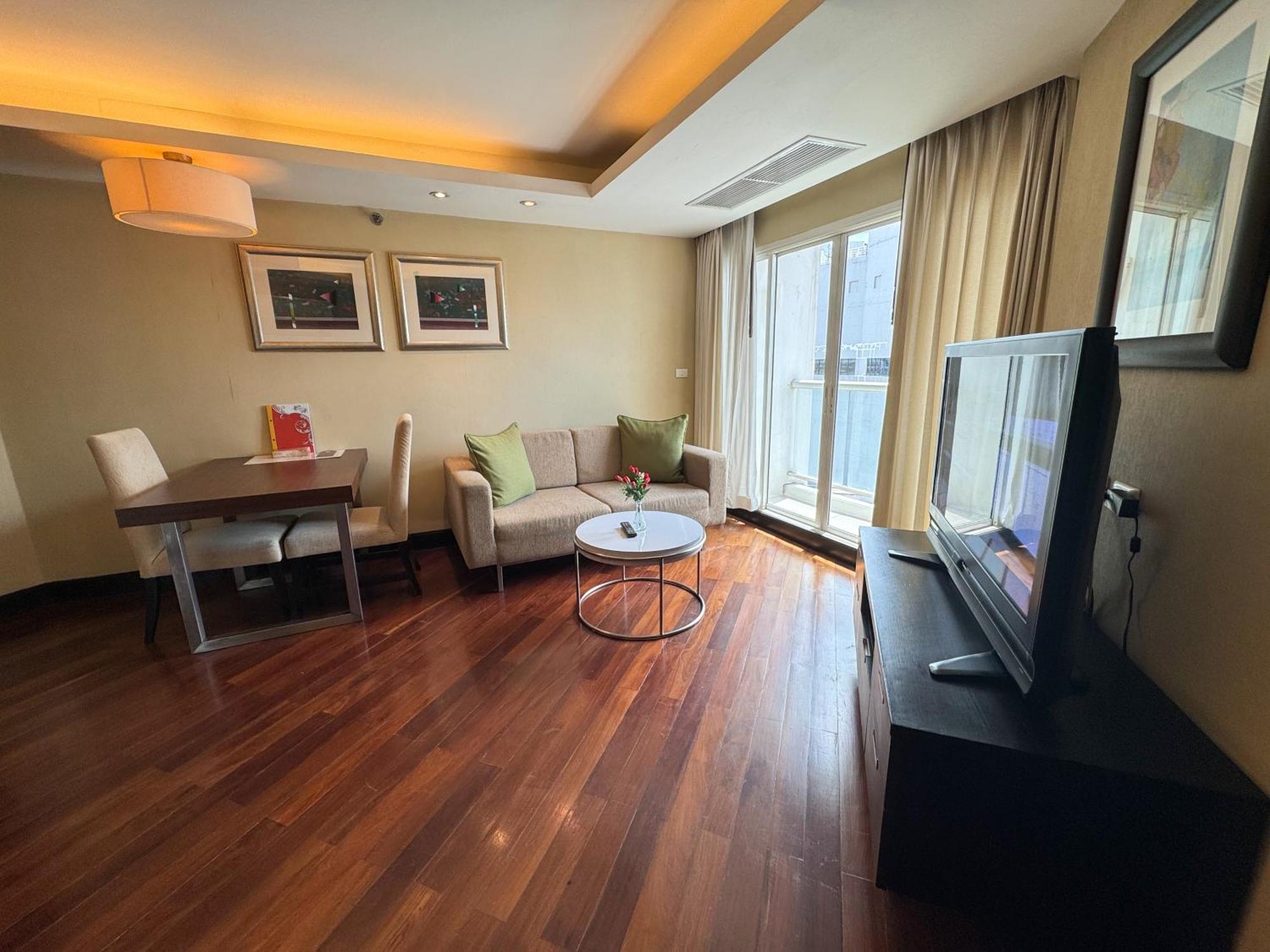 The Narathiwas Hotel & Residence Sathorn Bangkok Extérieur photo