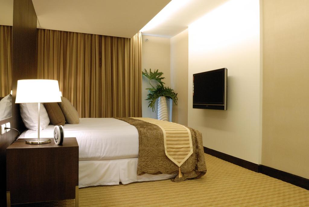 The Narathiwas Hotel & Residence Sathorn Bangkok Extérieur photo