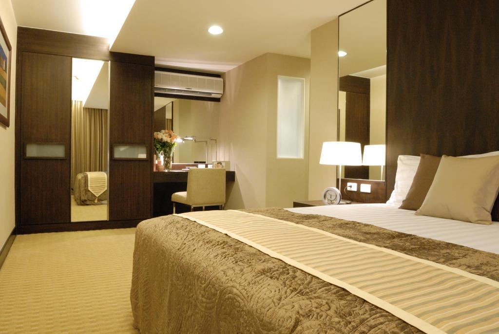 The Narathiwas Hotel & Residence Sathorn Bangkok Extérieur photo