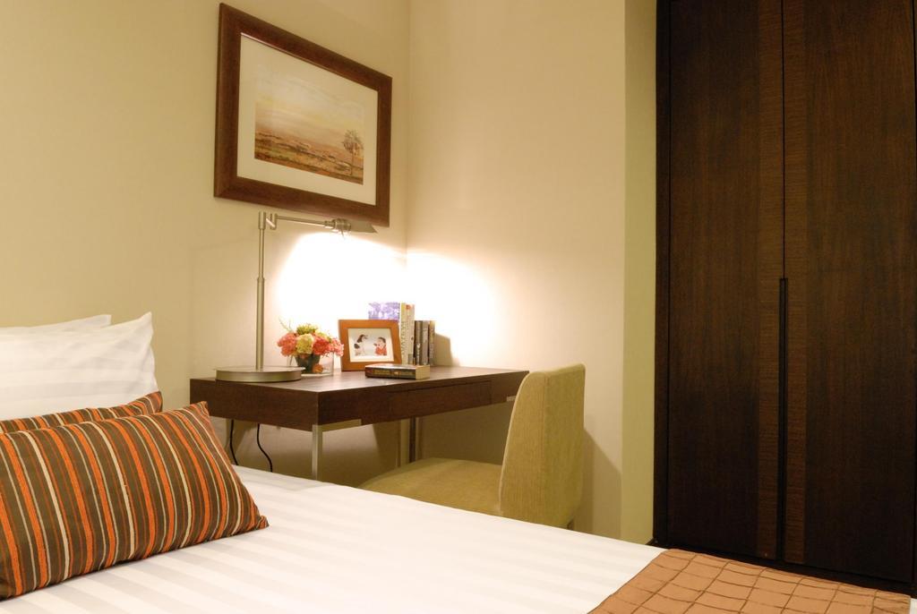 The Narathiwas Hotel & Residence Sathorn Bangkok Extérieur photo